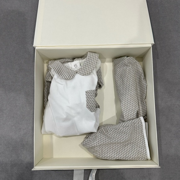Fendi 3 piece onesie set - Picture 9 of 9